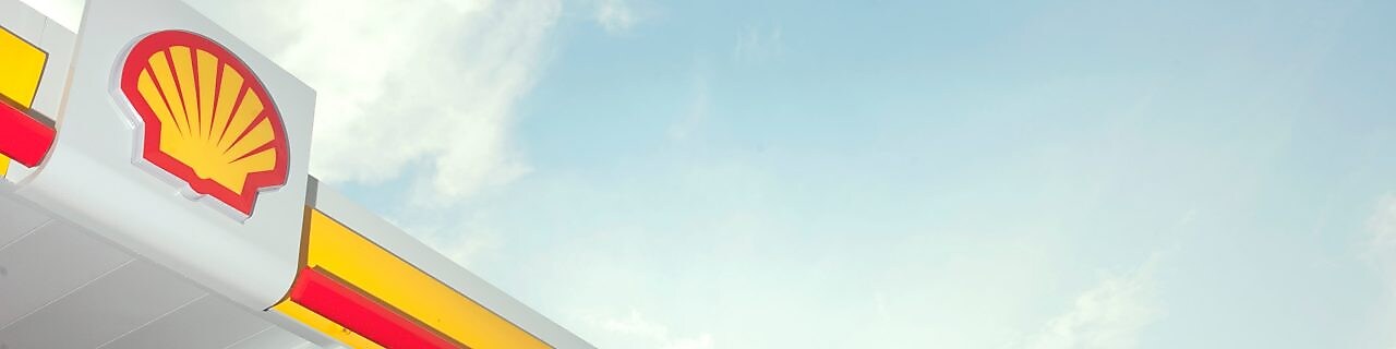 Retail station canopy with Shell logo